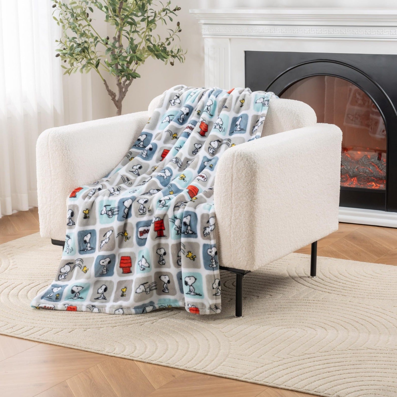 Peanuts Throw - Doghouse Tile